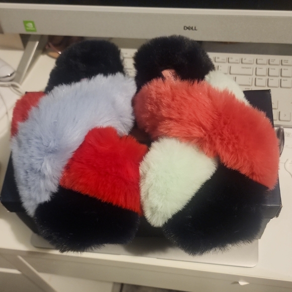 VINEYARD VINES FAUX FUR SLIPPERS MULTI COLOR SIZE 6 - Picture 1 of 4